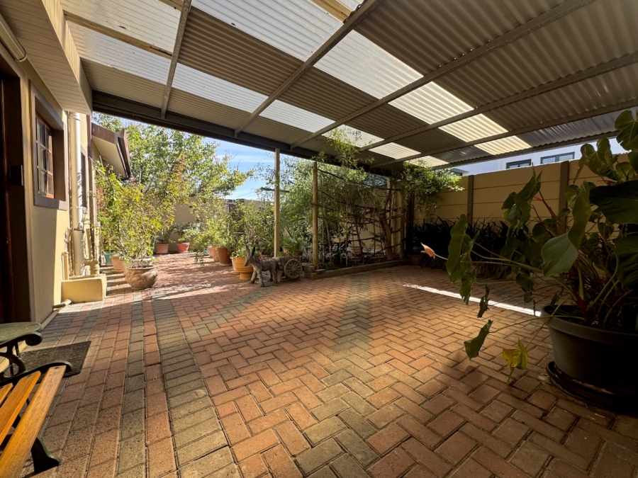 6 Bedroom Property for Sale in Haasendal Western Cape